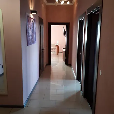 Apartment Na Antonovicha 72